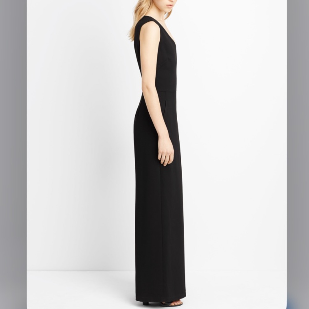 🖤 Vince Double-V Solid Jumpsuit Black - Picture 2 of 8